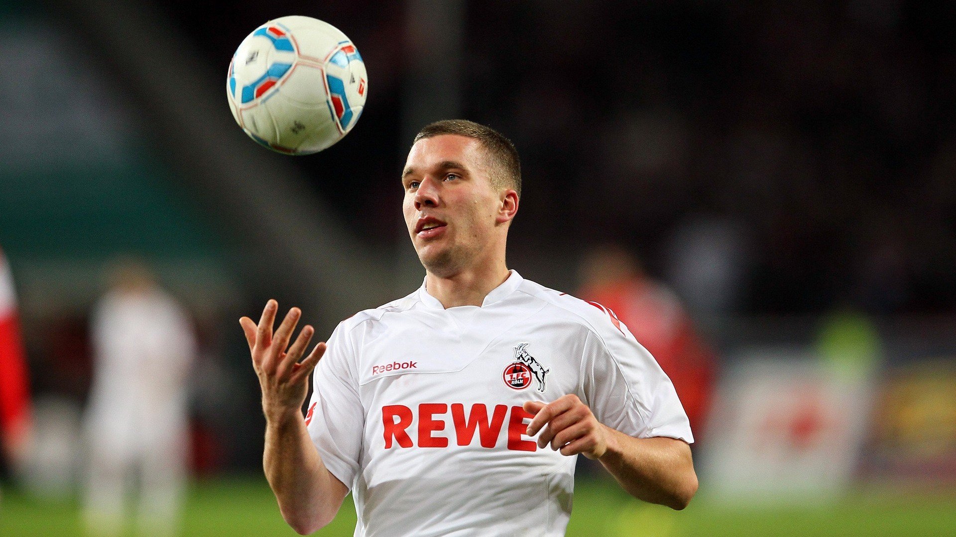 开云体育软件-“英超豪门大比拼：争夺榜首引发关注”，英超十大豪门球队