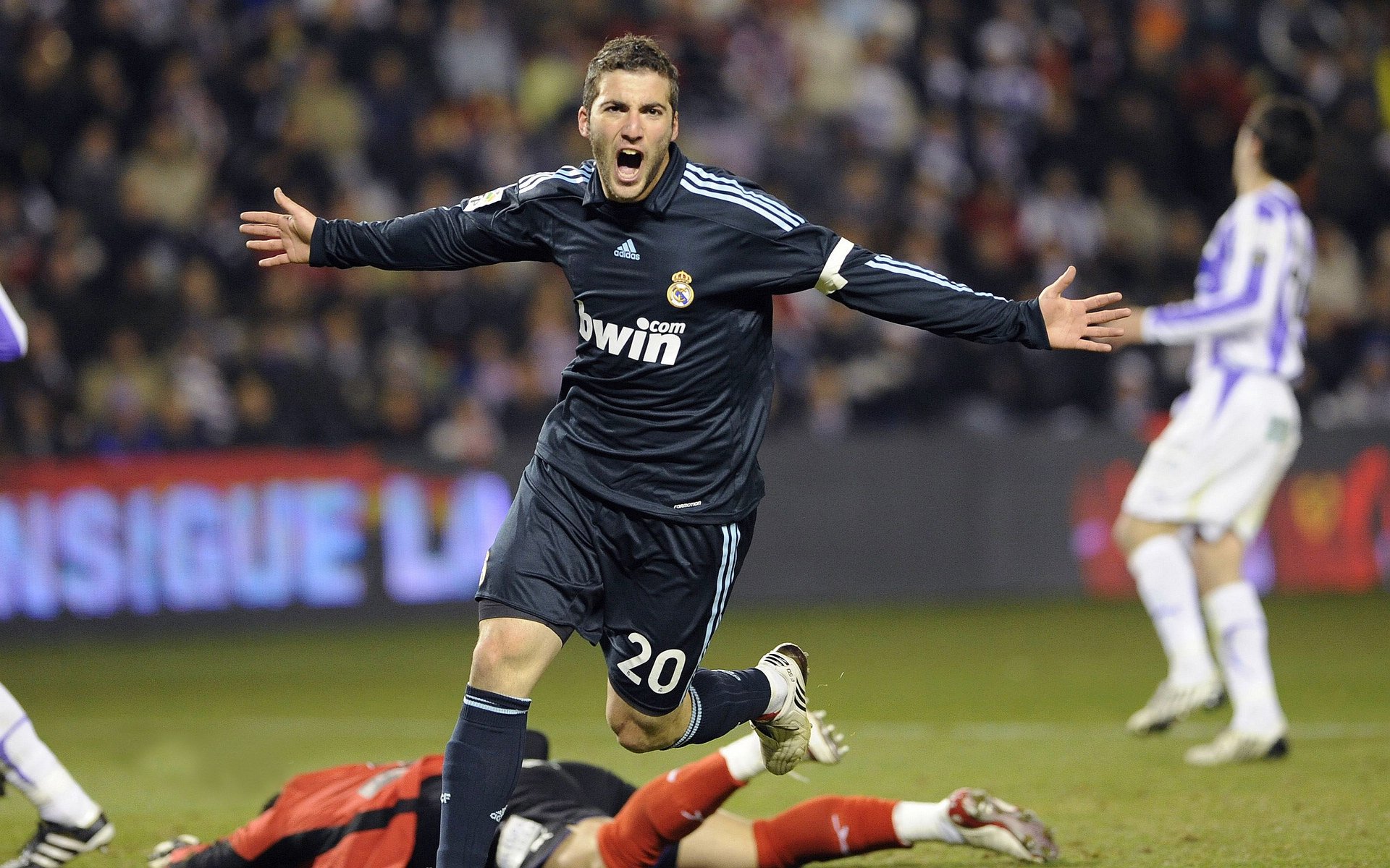 “西甲豪门战术调整，场面变化引发关注”，西甲的豪门